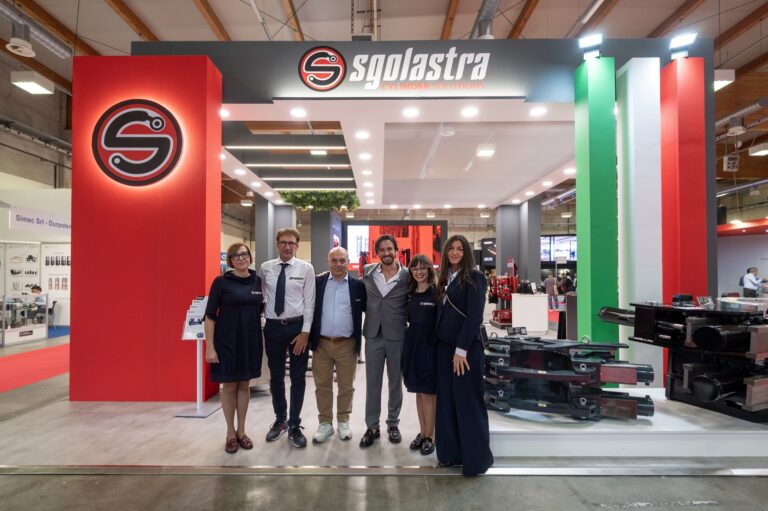 Il team Sgolastra nello stand a Geofluid 2026